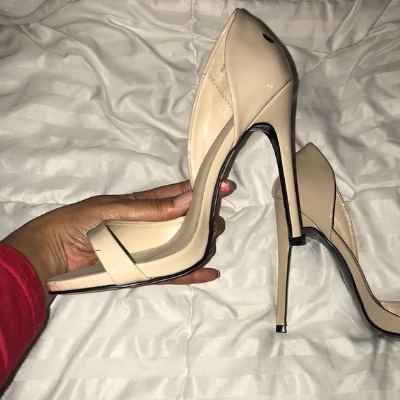 Beige heels - Picture 3 of 4